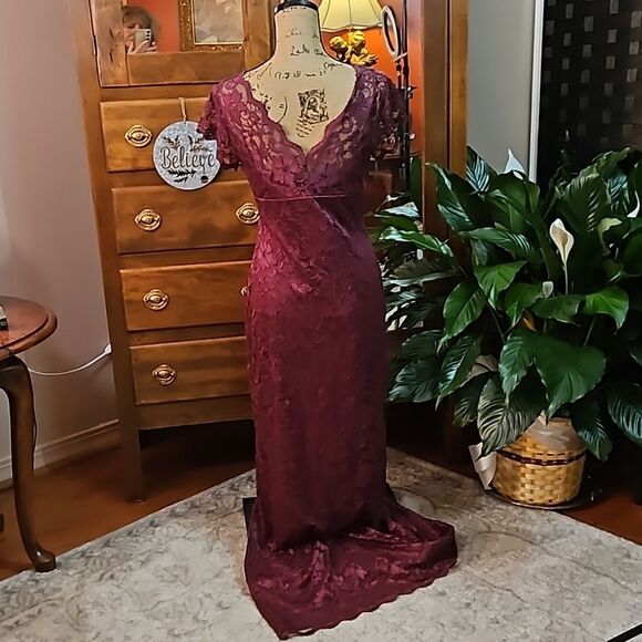 NWT Marina Burgundy lace maxi dress size 8 - Picture 5 of 15